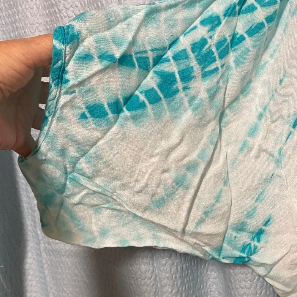 Chelsea & Theodore size small Tie-Dye Teal and White Top front tor unique sleeve - Picture 2 of 5